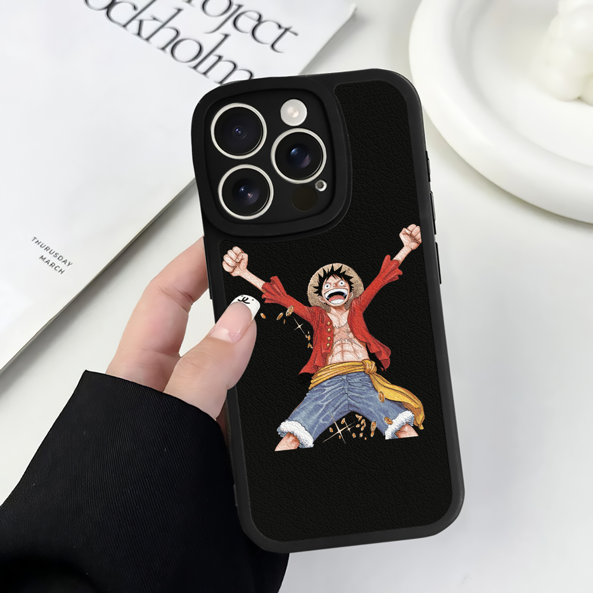 （画像用） ワンピース モンキー・D・ルフィ ONE PIECE Monkey D. Luffy 【iPhone 16シリーズ対応】シリコンスマホケース（レザー調） 材質：シリコン